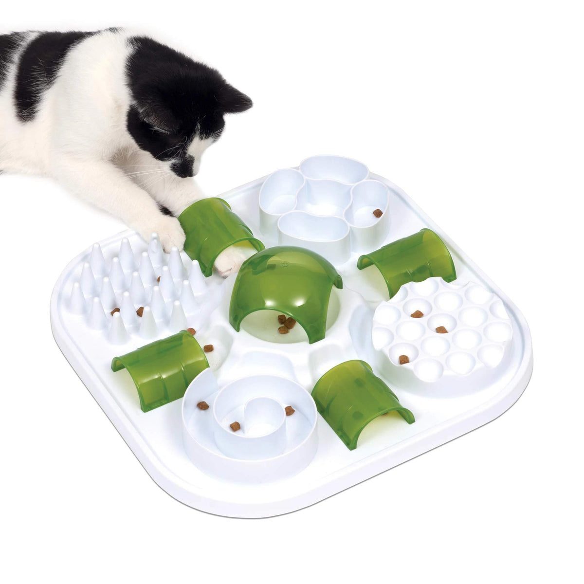 Catit Play montrant la face avant du puzzle et ses ouvertures ludiques bénéfique pour l'engagement