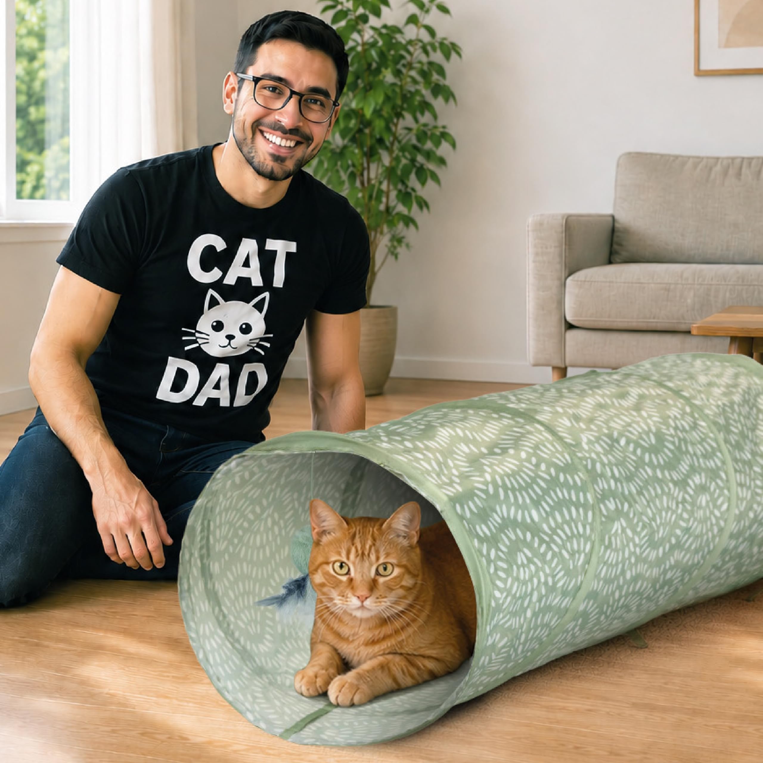 Catstages tunnel à côté d'objets pour montrer échelle et dimensions