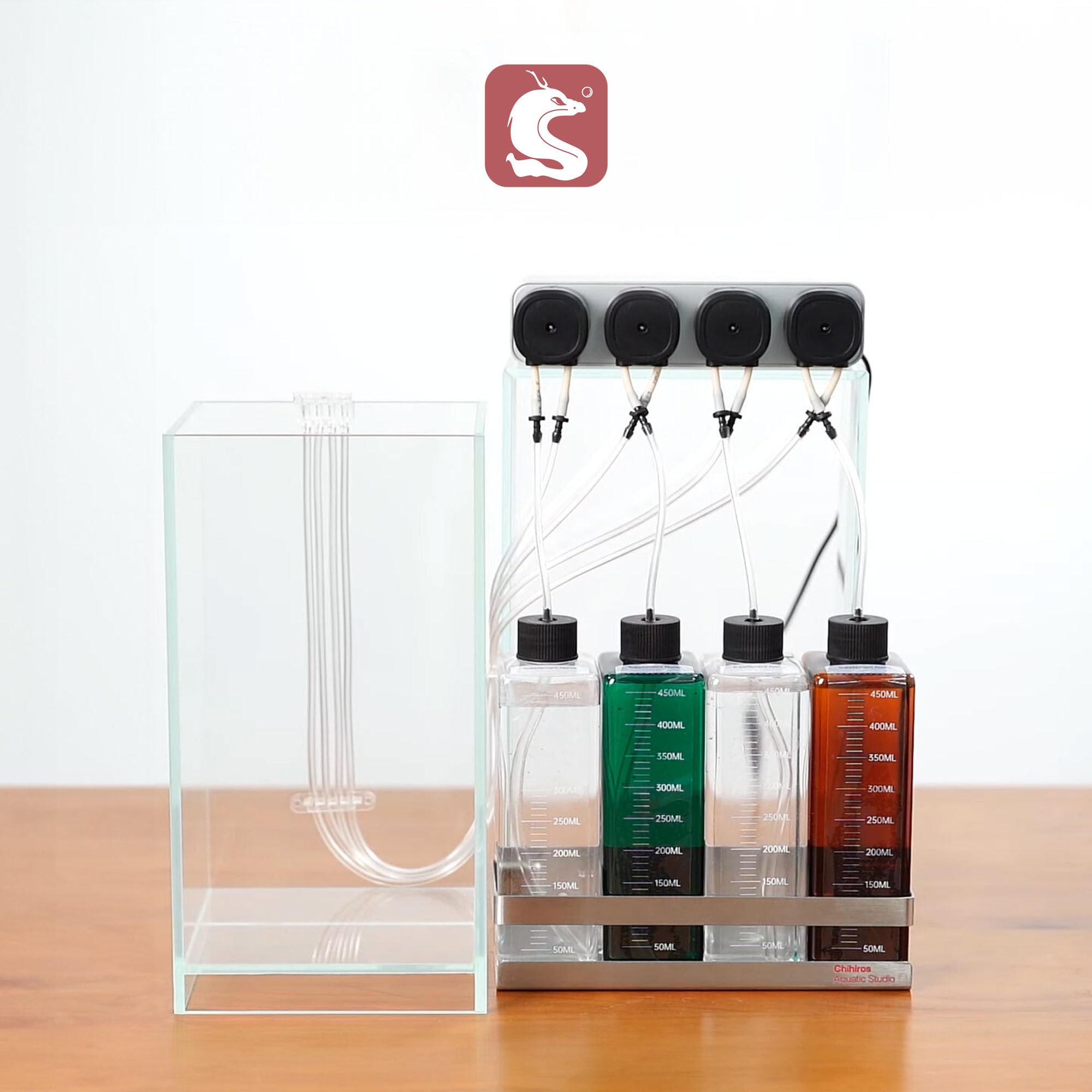 CHIHIROS AQUATIC STUDIO intérieur rangé, organisation de liquides pratique