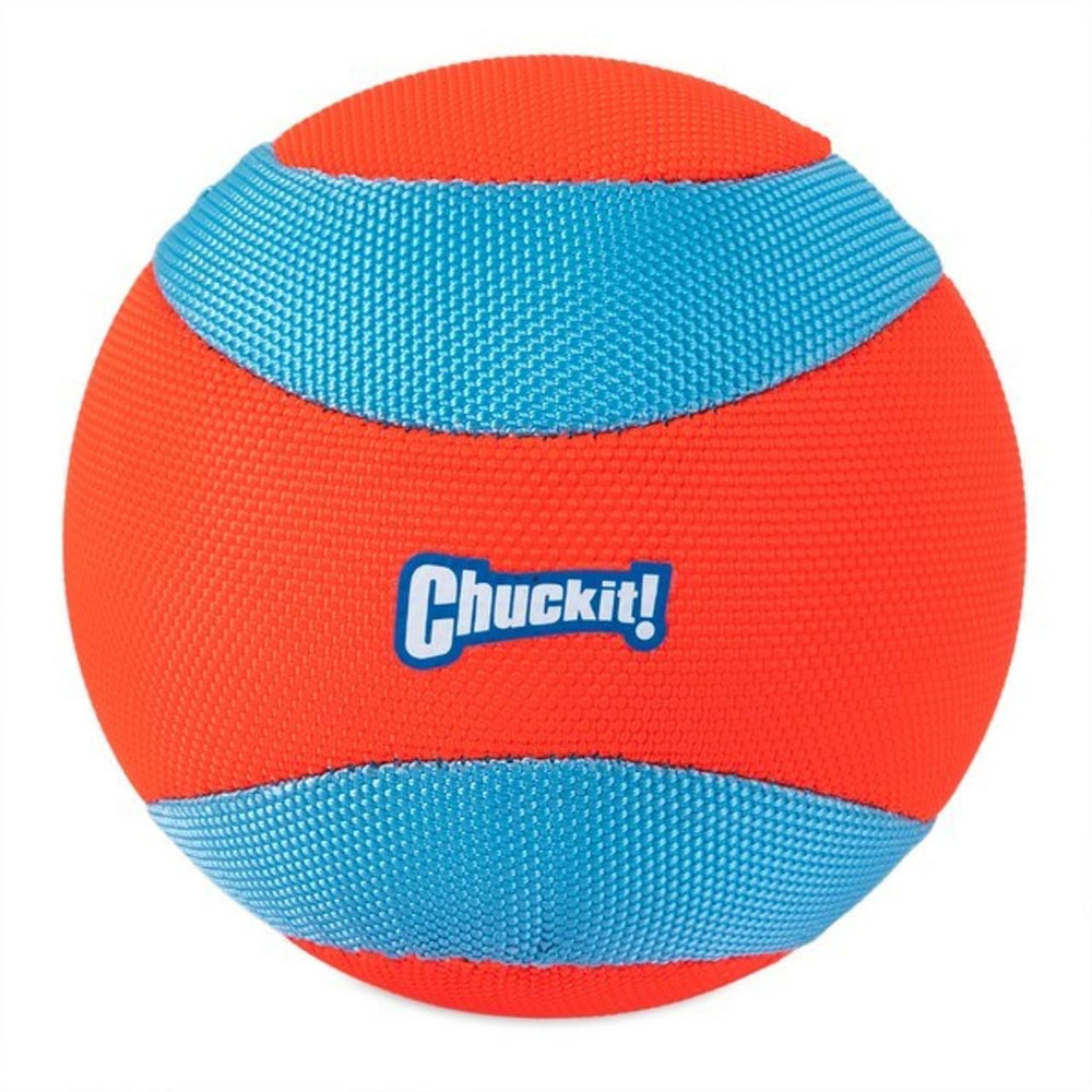 Chuckit! Amphibious Mega Ball flottant sur un lac, visibilité et flottabilité maximales