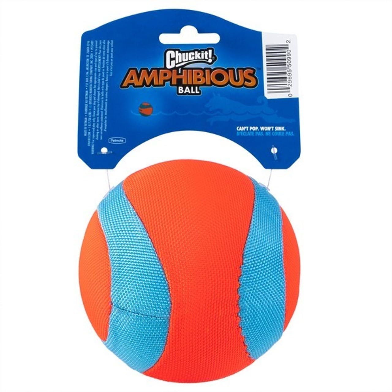 Chuckit! Amphibious Mega Ball gros plan sur la texture, protection douce pour les dents