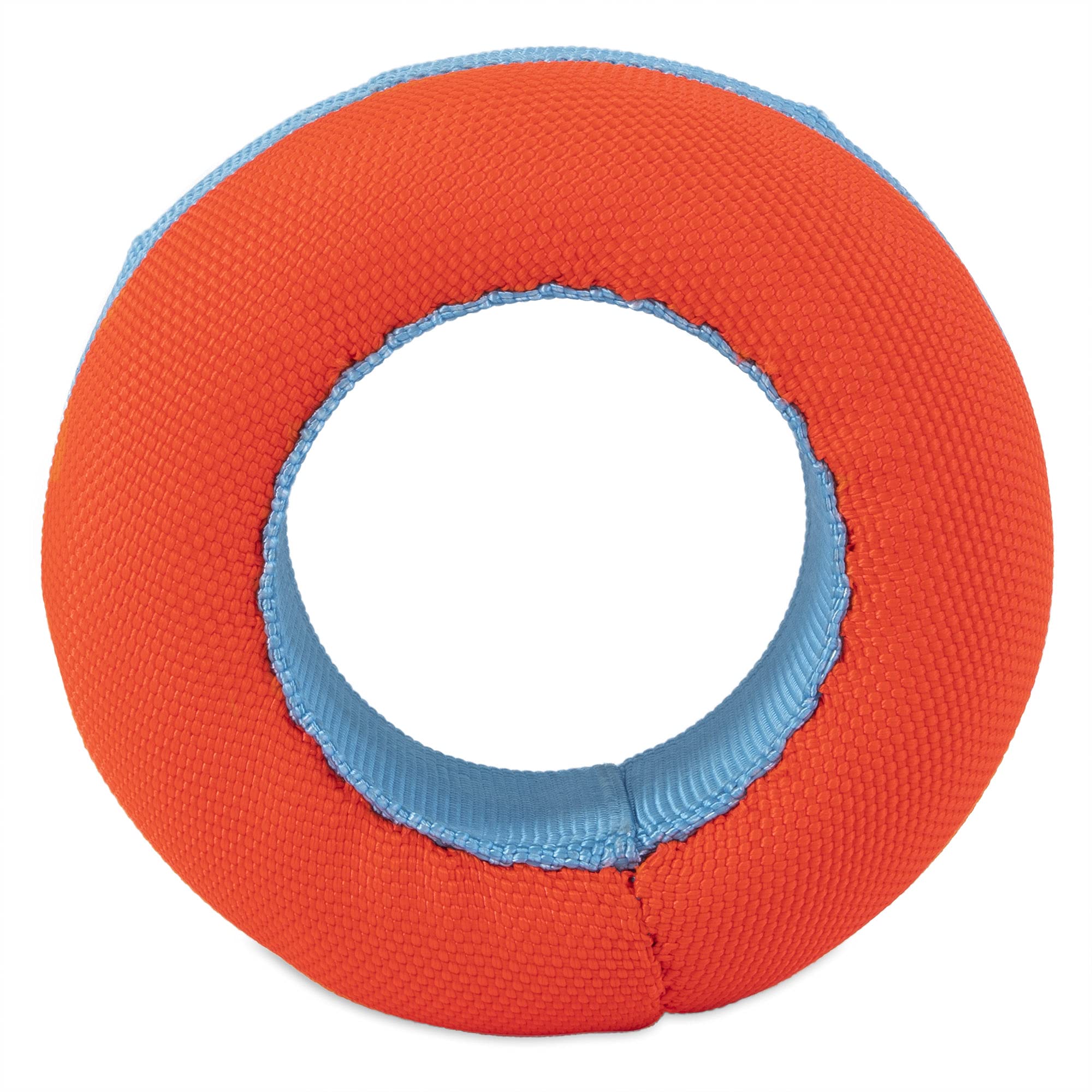Chuckit! roller flottant sur un lac facilitant la récupération pour chiens nageurs
