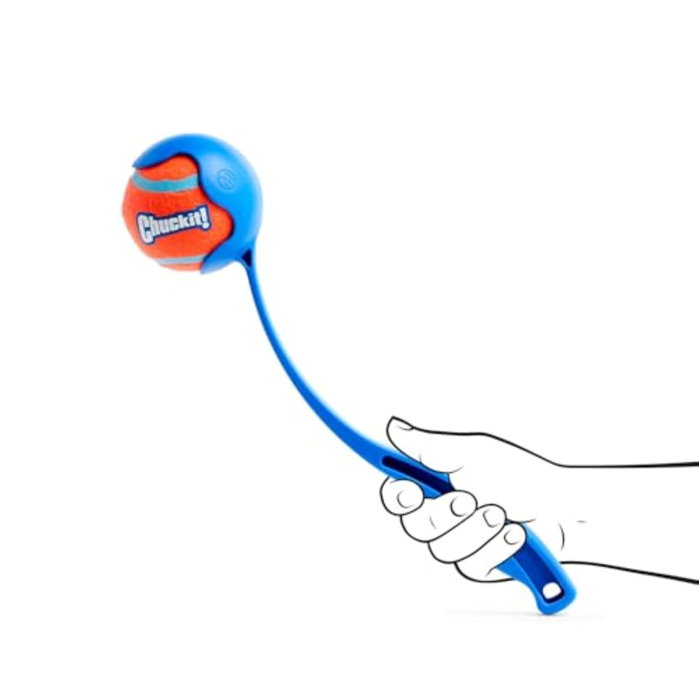 Chuckit! lanceur en action au parc offrant plus de distance de lancer