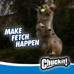 Chuckit! balle tenue en main montrant échelle et sécurité de la taille