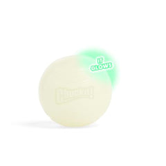 Chuckit! balle Max Glow face avant montrant taille et couleur pour visibilité