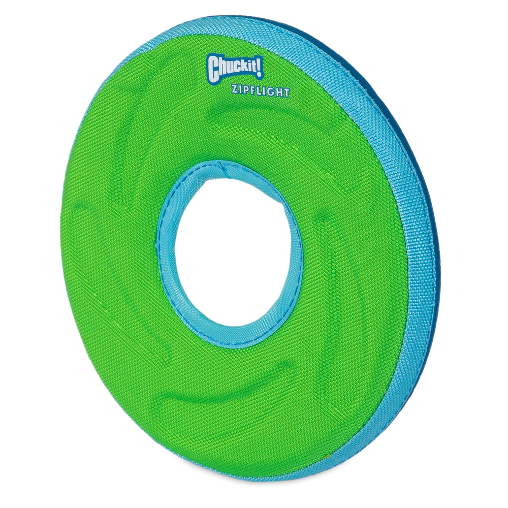 Chuckit! ZipFlight tenu dans la bouche du chien favorisant le rapportage