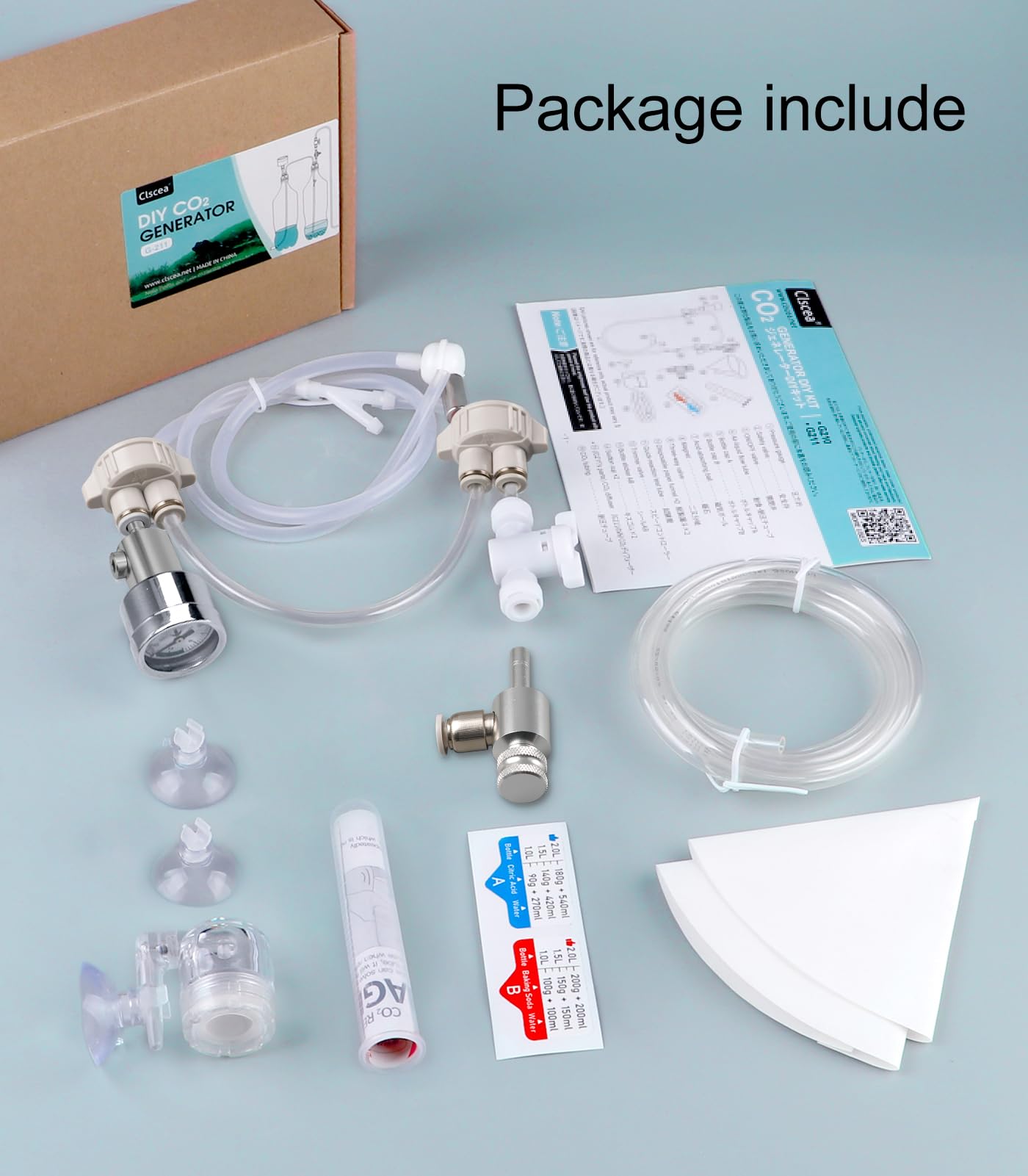 Clscea kit à l’échelle près d’une bouteille pour évaluer la taille