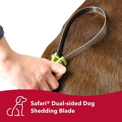 Coastal gros plan des dents en acier inoxydable pour retirer le sous-poil efficacement