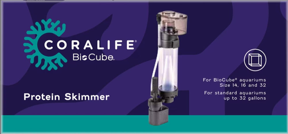 Coralife installé sur un BioCube démontrant un positionnement suspendu réglable