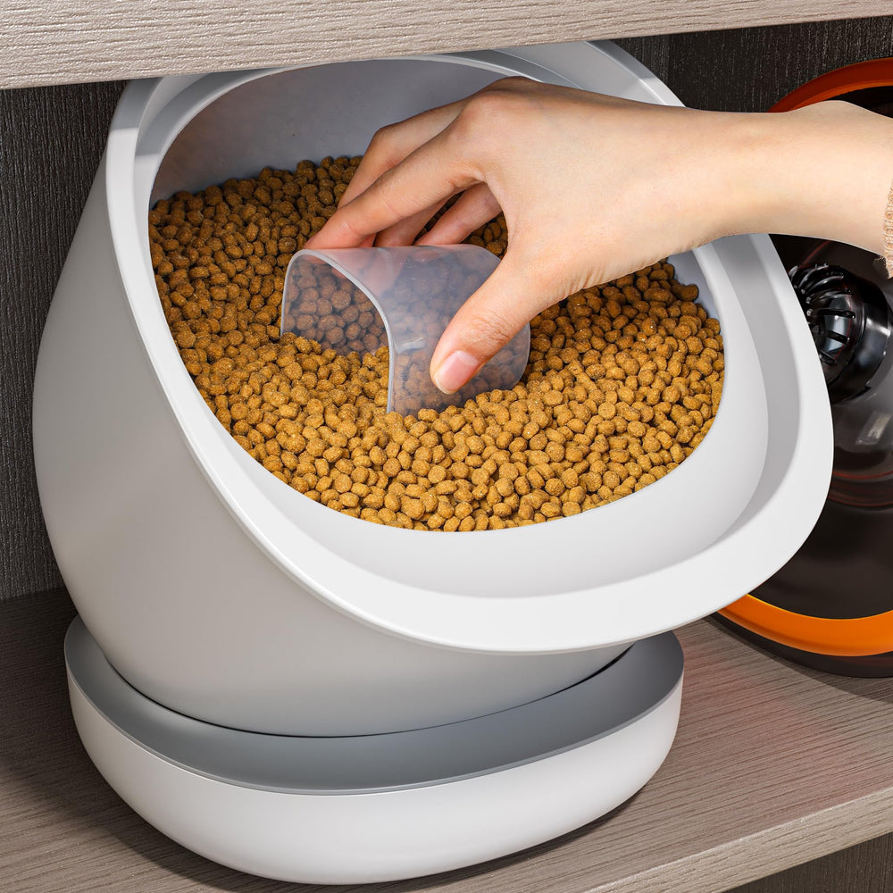 CTIME posé sur un plan de travail dans une cuisine au style minimaliste