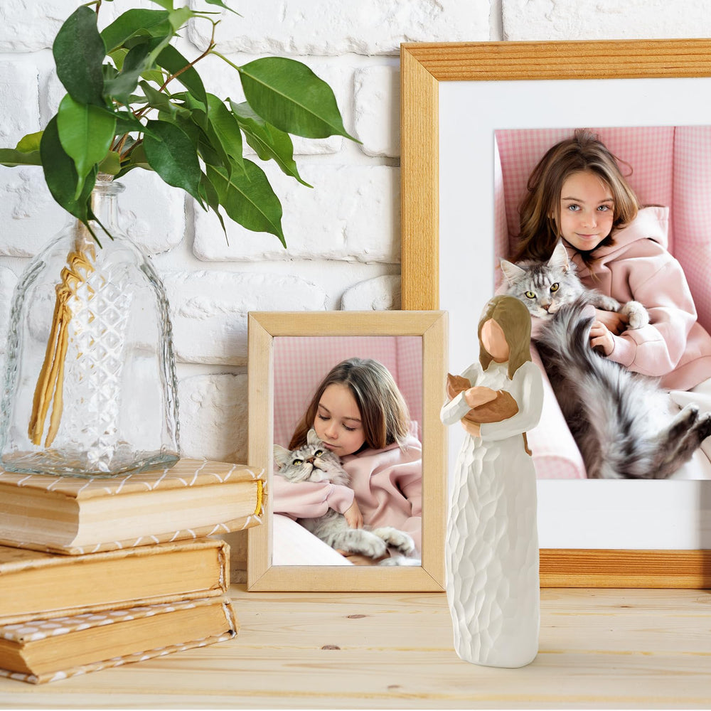 Cuayaes profil chat posé sur l'épaule illustrant tendresse