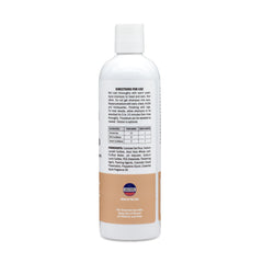 Application du shampooing Davis sur chien illustrant peau apaisée