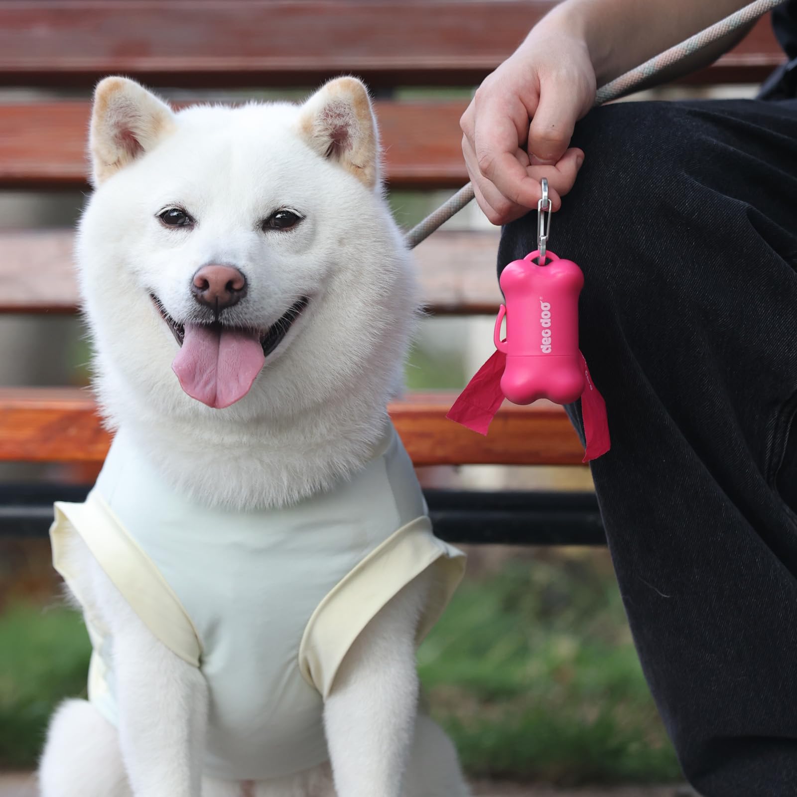 Deo Doo sacs déployés montrant la taille adaptée pour petits chiens