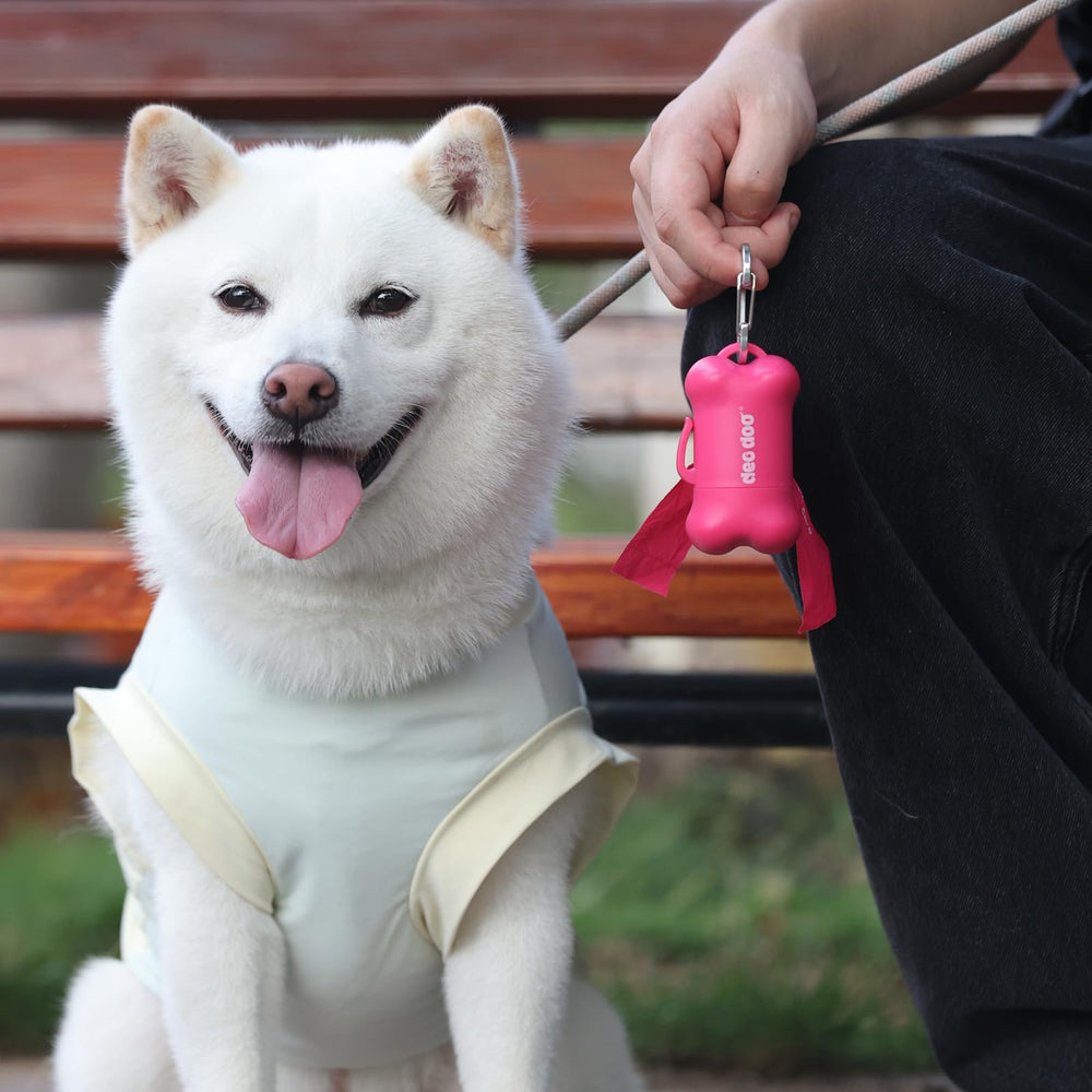Deo Doo sacs déployés montrant la taille adaptée pour petits chiens