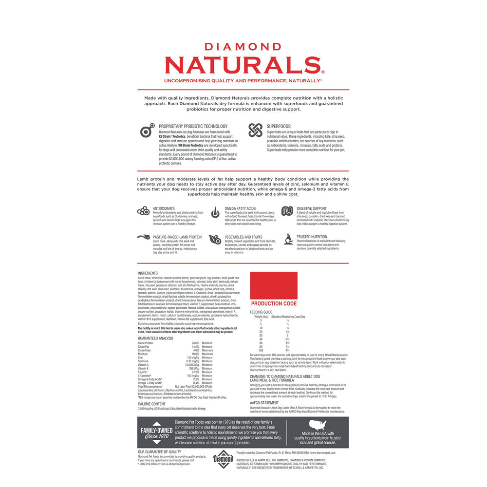 DIAMOND NATURALS gros plan sur la texture des croquettes pour vérifier la qualité
