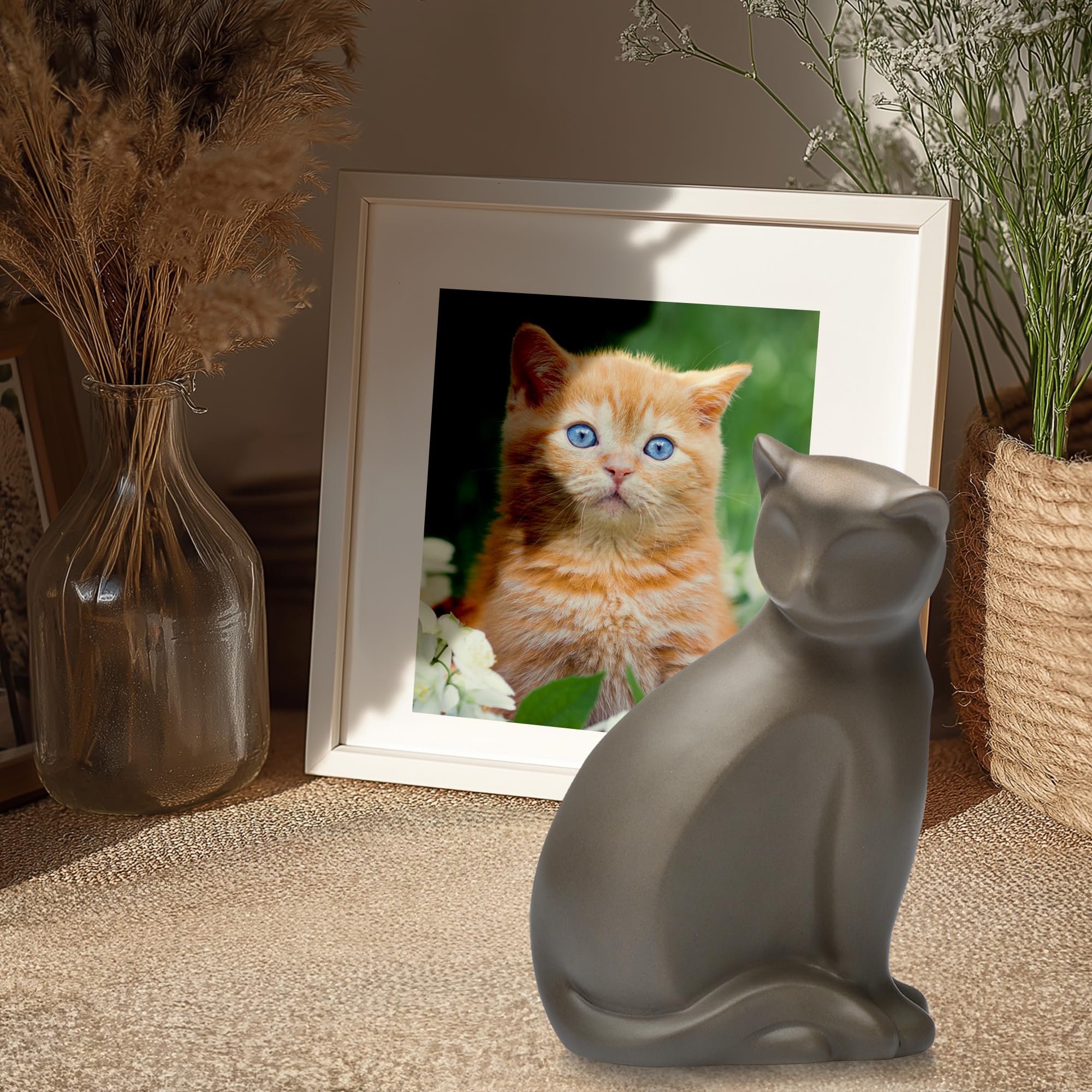 DiDiBirDi urne chat tenue en main, format maniable et respectueux