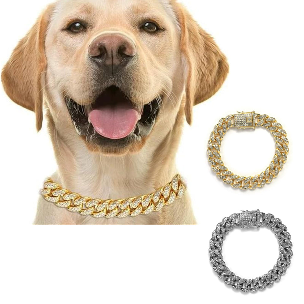 DKJEkdje colliers or et argent posés en scène lifestyle chic