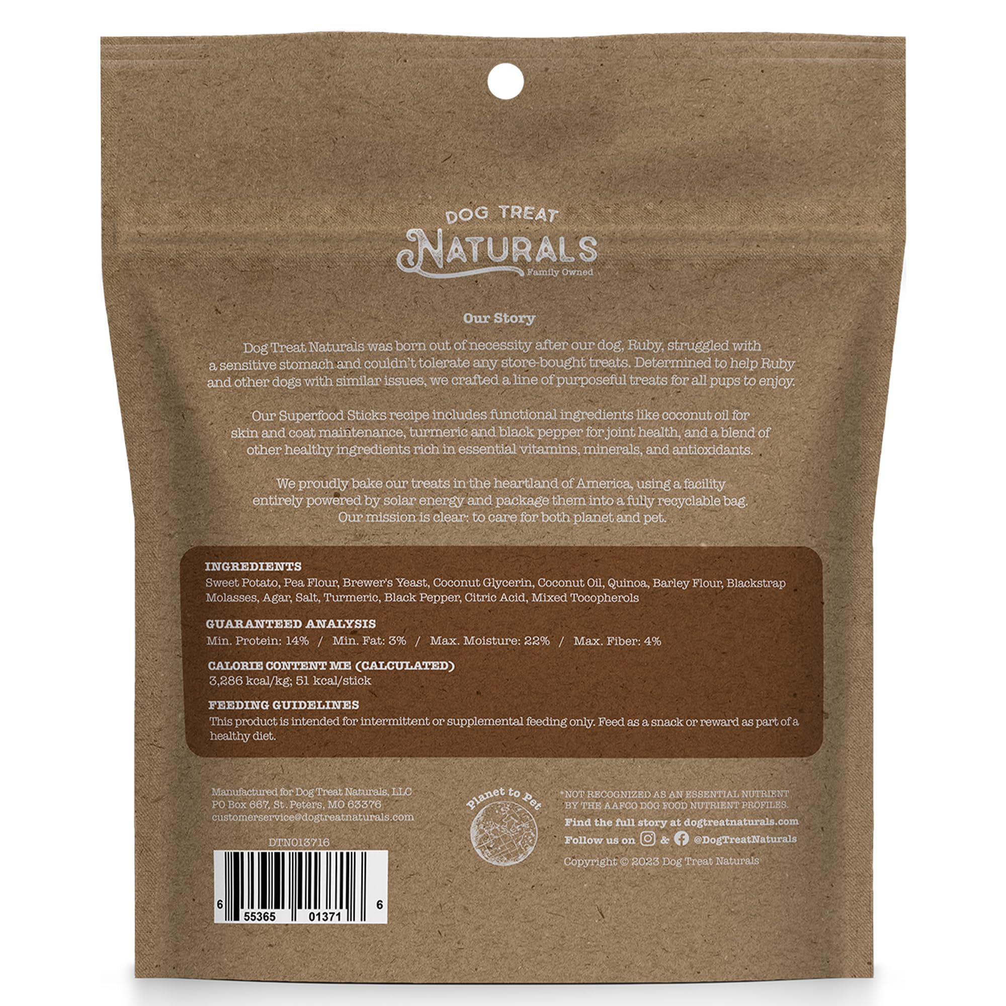 Dog Treat Naturals mise en scène lifestyle chien heureux profitant d’un snack sain