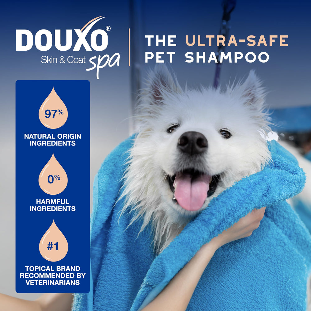 DOUXO chien dans bain illustrant nettoyage sûr et apaisant