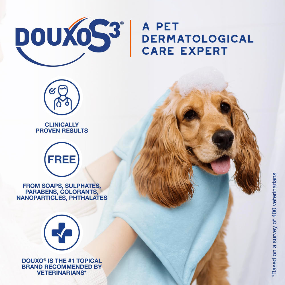 Douxo S3 PYO lingette utilisée sur patte pour enlever saletés et apaiser