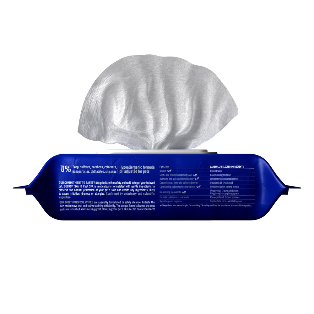 Douxo gros plan texture de la lingette, douceur et efficacité nettoyante