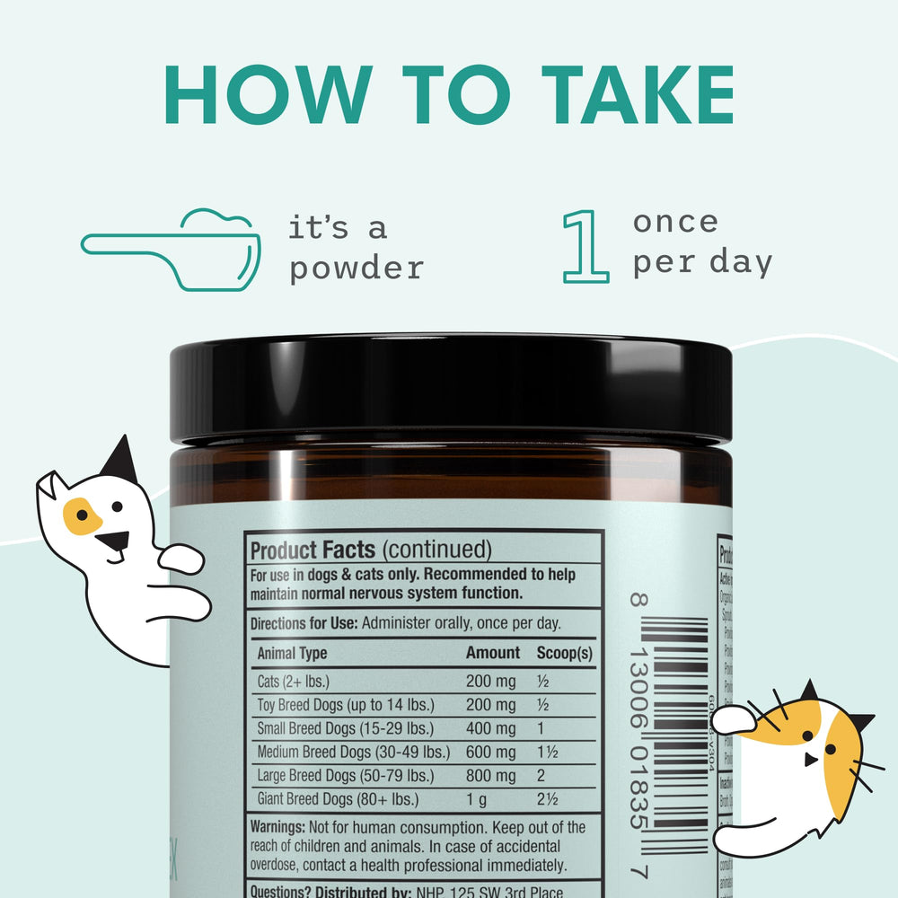 Dr. Mercola Bark & Whiskers flacon dans une main illustrant l'échelle et la praticité