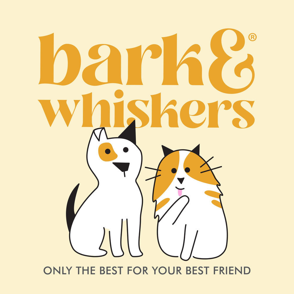 Dr. Mercola Bark & Whiskers flacon près d'un chien et d'un chat évoquant bien‑être