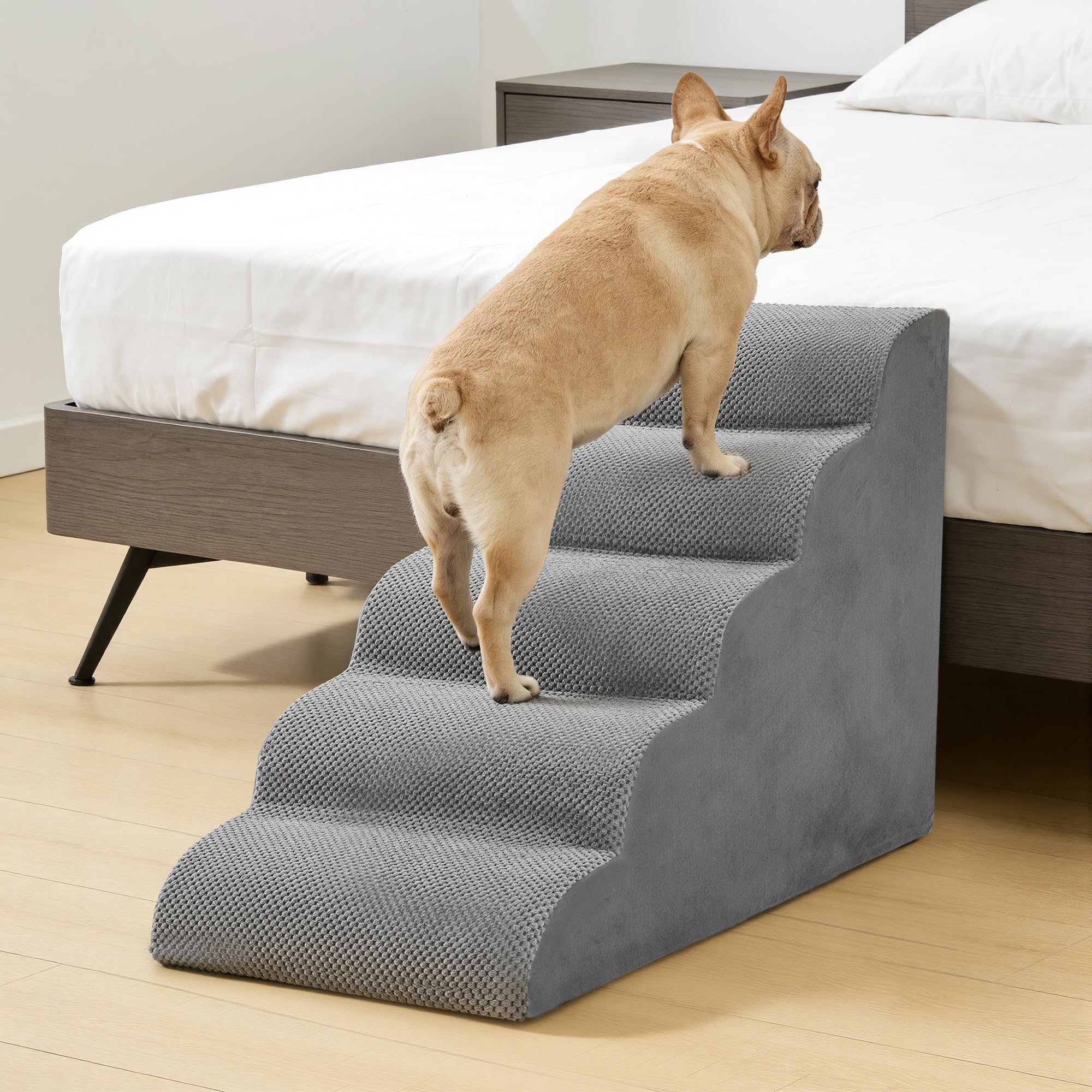 DUMOS escalier près du canapé illustrant intégration élégante maison