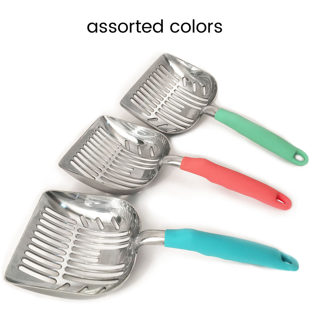 DuraScoop présentée à côté d'une main pour visualiser taille utile