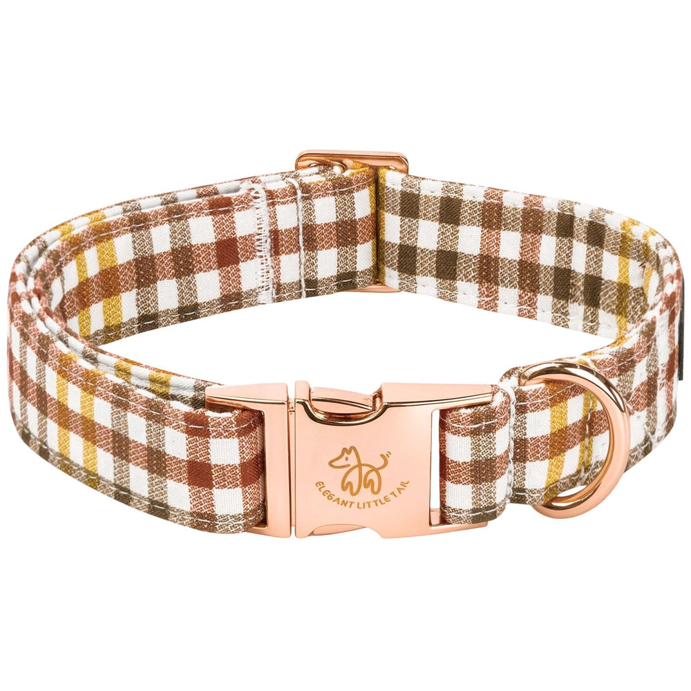 Elegant little tail collier automne face montrant motif jaune à carreaux et style élégant