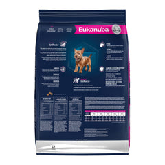 Eukanuba kibbles gros plan montrant forme adaptée aux petites mâchoires