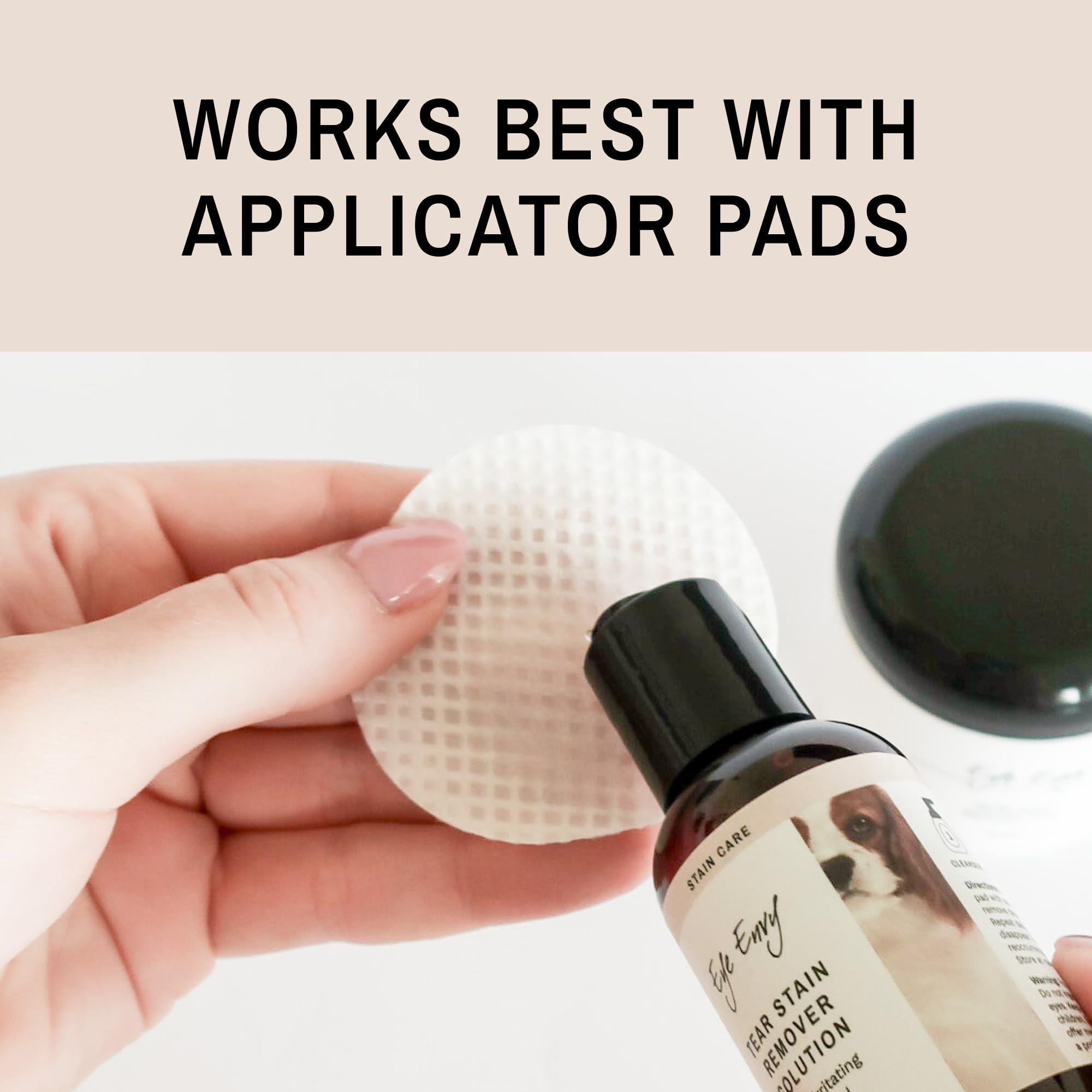 Eye Envy texture sur disque applicateur montrant absorption et facilité d’usage