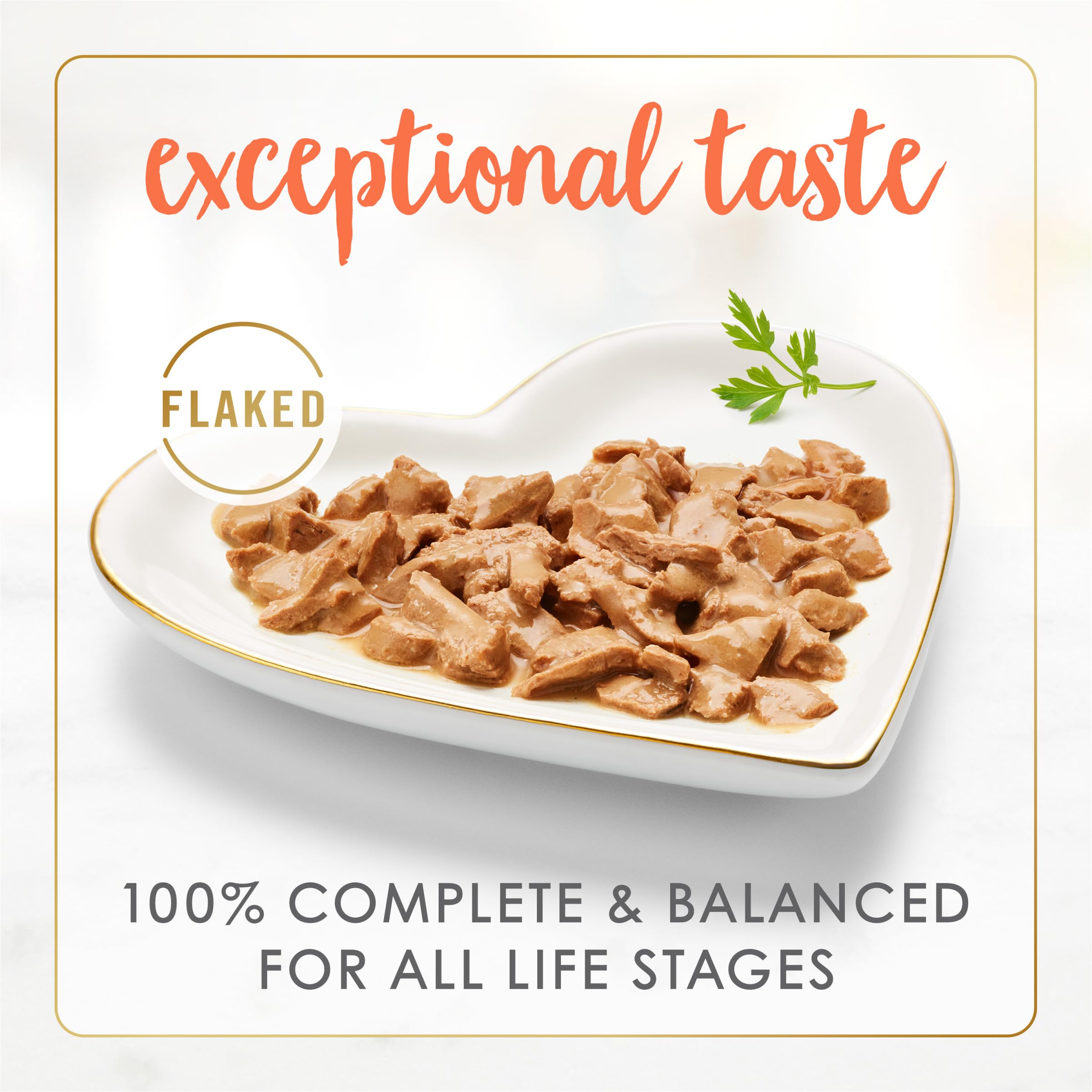 Fancy Feast boîte 85 g à côté d’un accessoire pour comparaison d’échelle