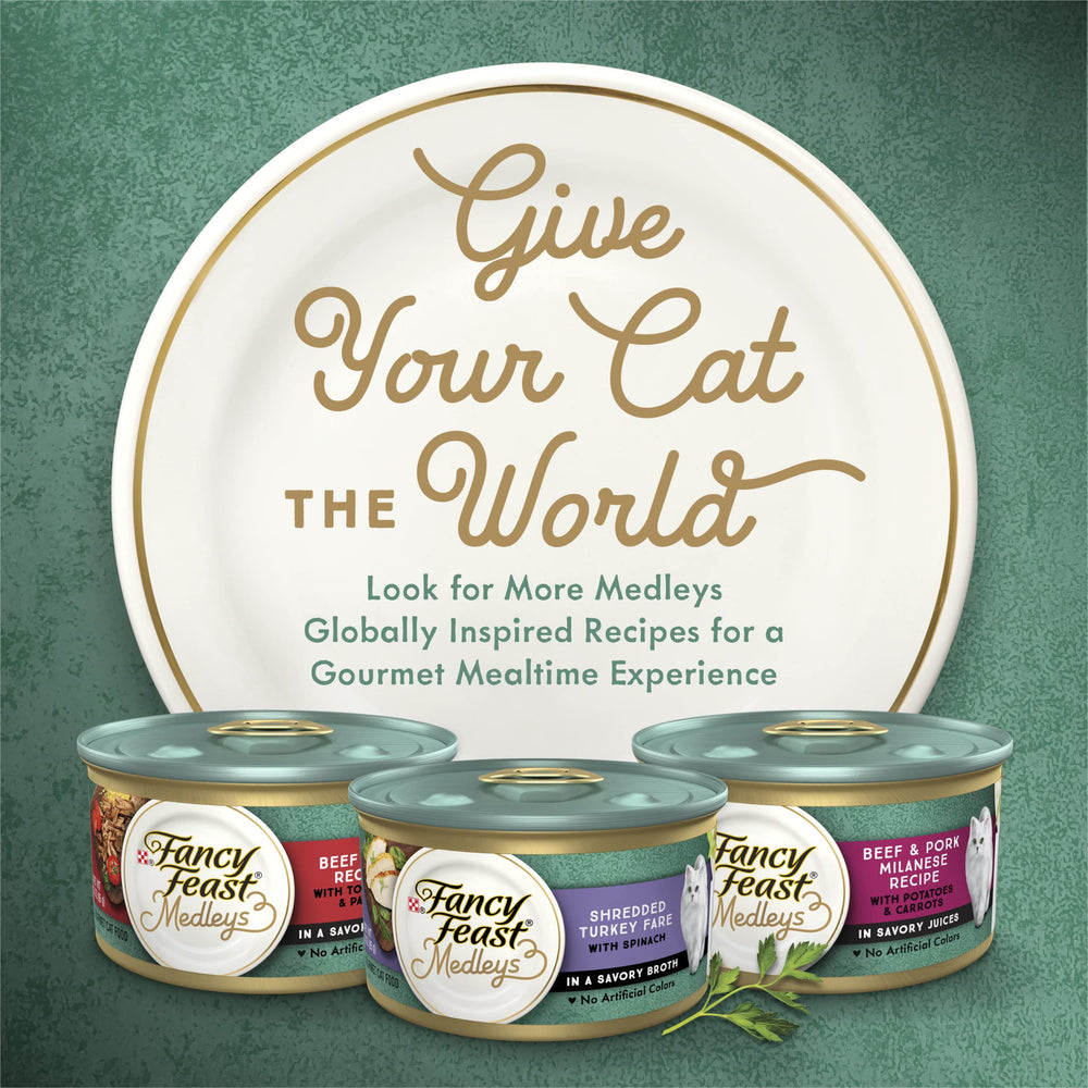 Fancy Feast boîte comparée à une main pour échelle pratique