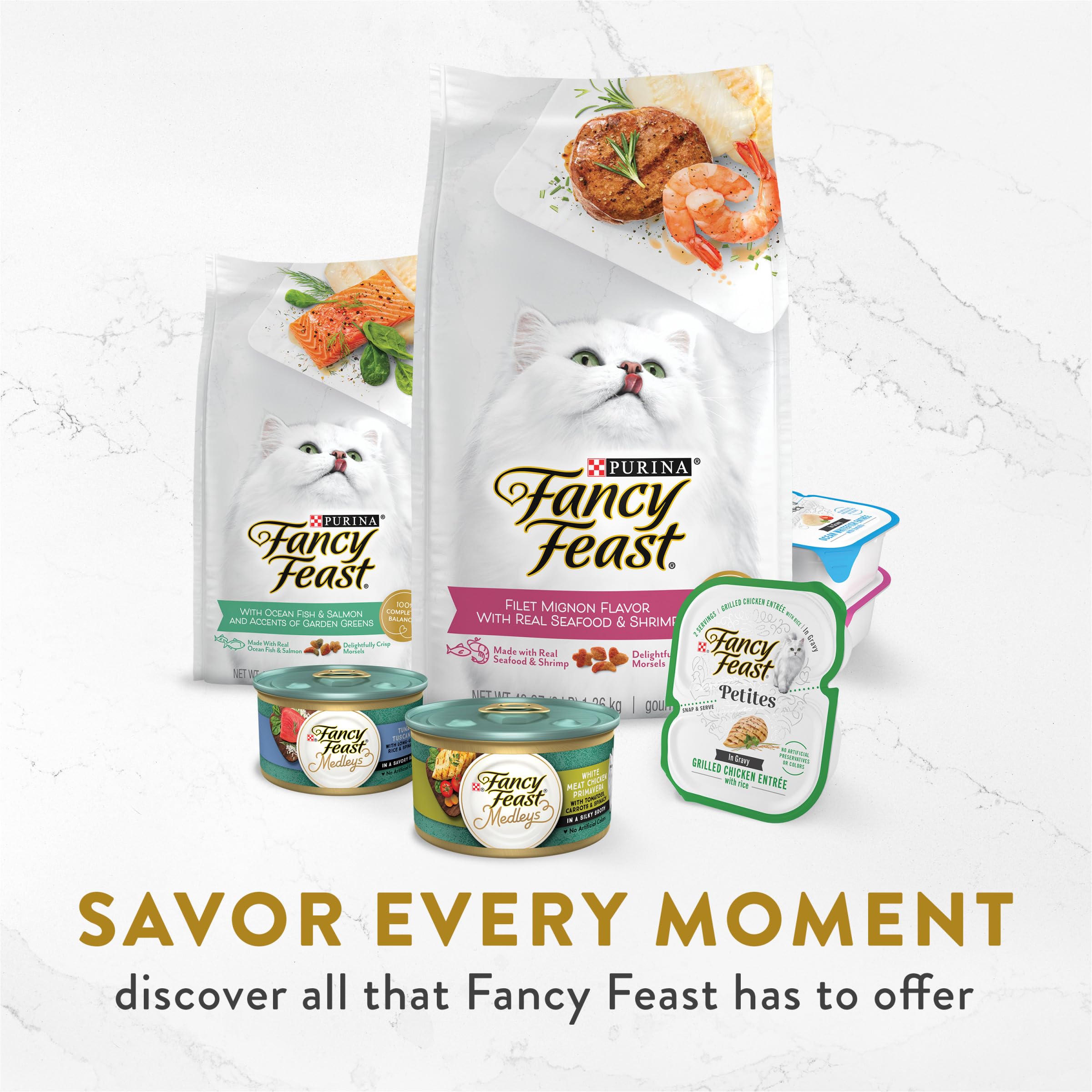 Fancy Feast coupelle comparée à une main pour visualiser la taille pratique