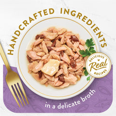 Fancy Feast coupelle ouverte montrant les morceaux de poisson appétissants