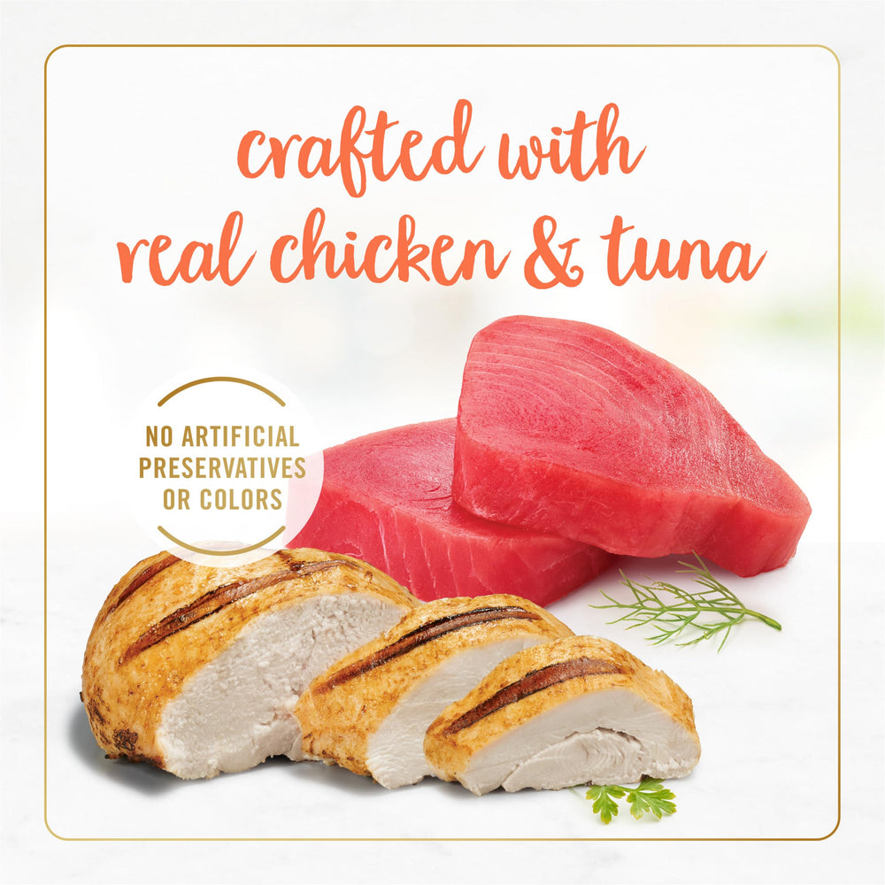 Fancy Feast gros plan sur morceaux de poulet offrant protéines visibles