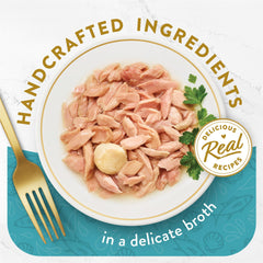 Fancy Feast gros plan sur la texture floconneuse du thon pour appâter