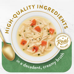 Fancy Feast Purina gros plan sur poulet blanc visible et légumes appétissants