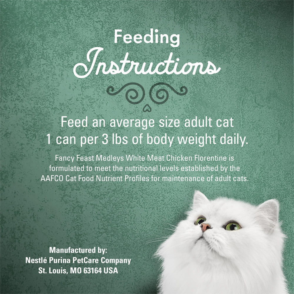 Fancy Feast servi dans une coupelle devant un chat, acceptation améliorée