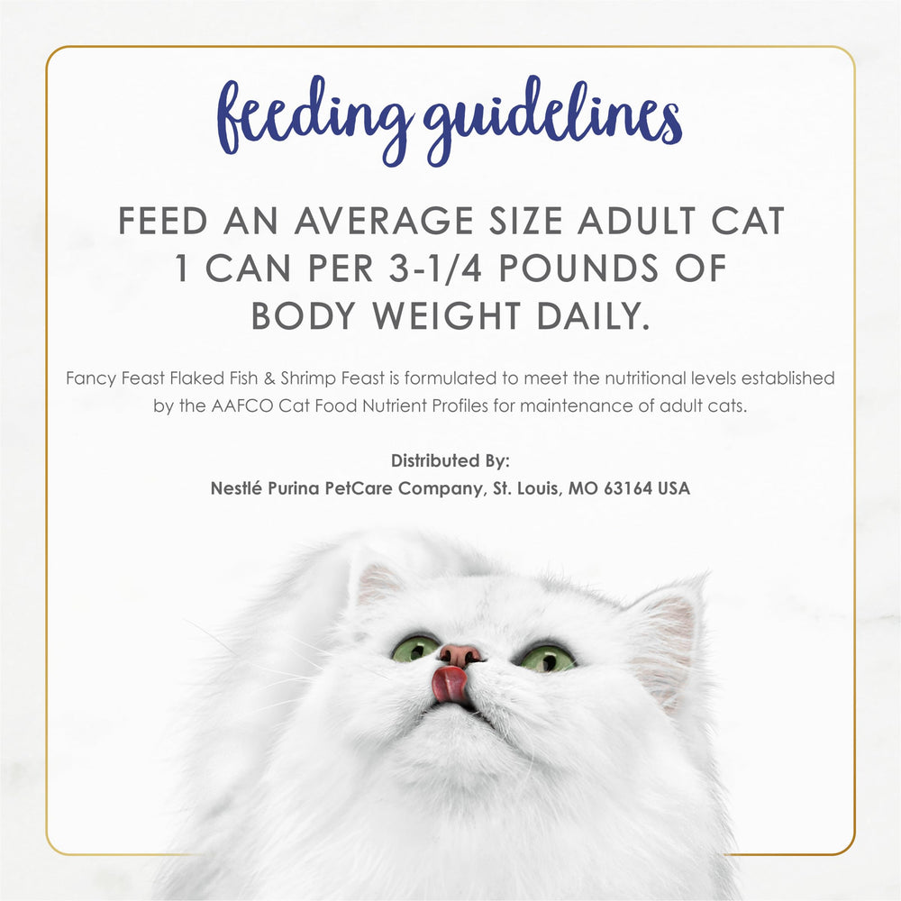 Fancy Feast service dans une assiette blanche, présente une portion appétissante