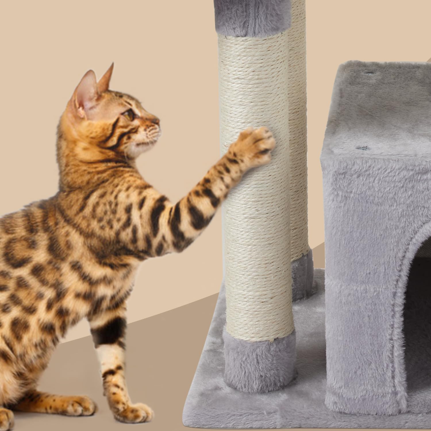 FISH&NAP arbre à chat posé à côté d’un objet pour comparaison d’échelle pratique