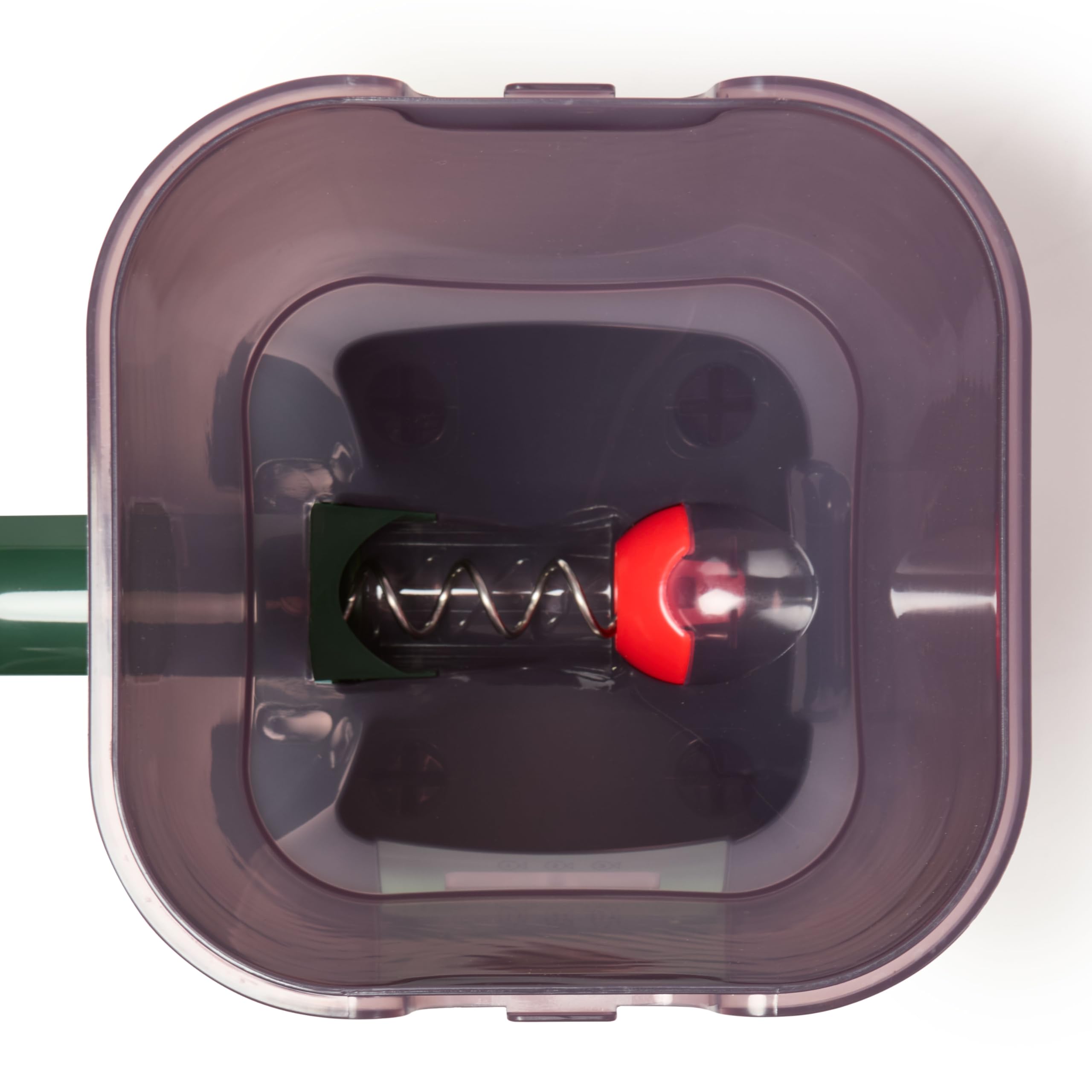 Fish Mate P7000 installé au bord d'un étang pour alimentation automatique fiable