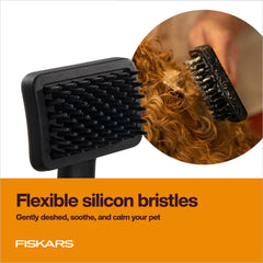 Fiskars poignée SoftGrip™ montrant maintien confortable et contrôle