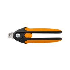 Fiskars coupe-ongles image frontale montrant l’outil prêt à l’usage et sécurité renforcée