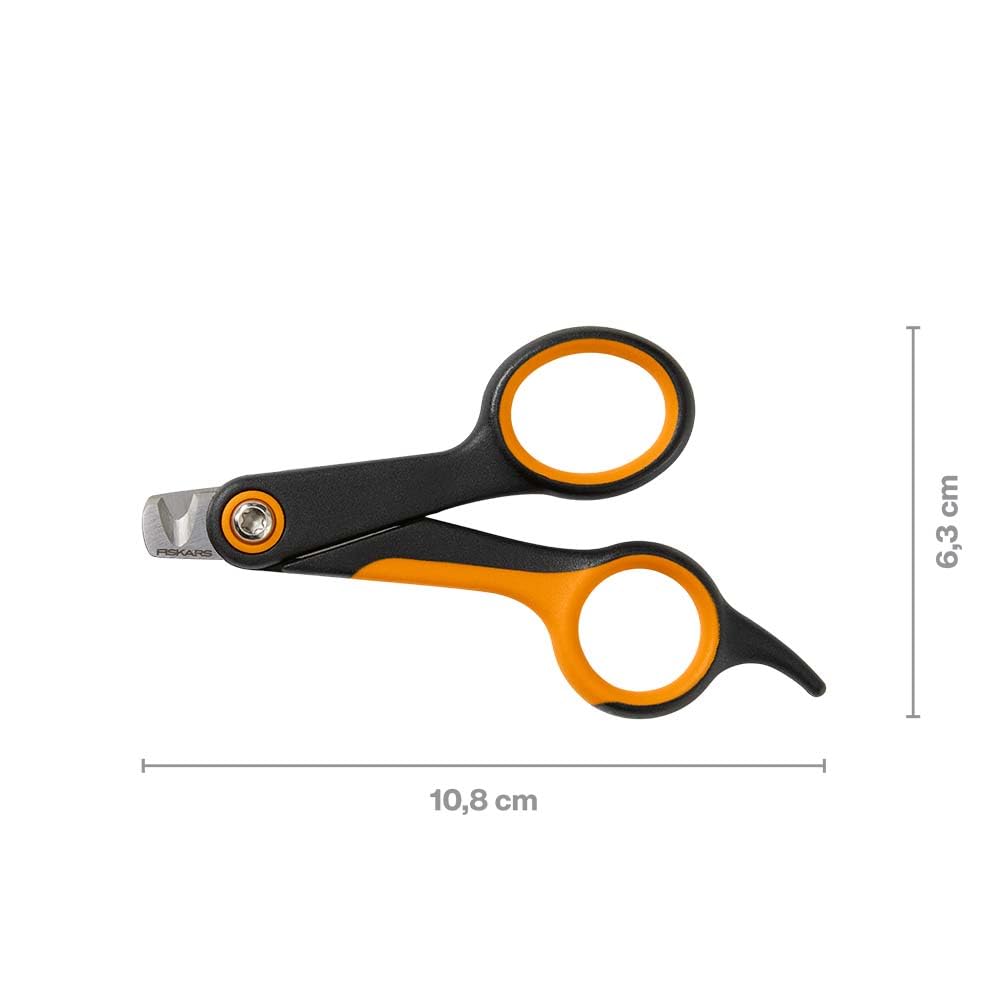 Fiskars comparaison avec main pour montrer la taille 4,25"