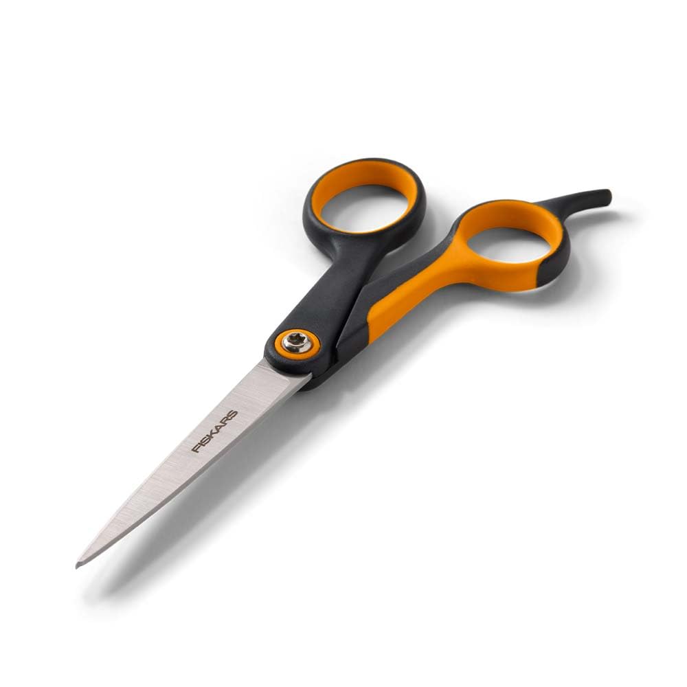Fiskars poignée SoftGrip illustrant confort et prise sûre pendant le toilettage