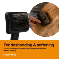 Fiskars poignée SoftGrip assurant confort et prise stable pendant le brossage