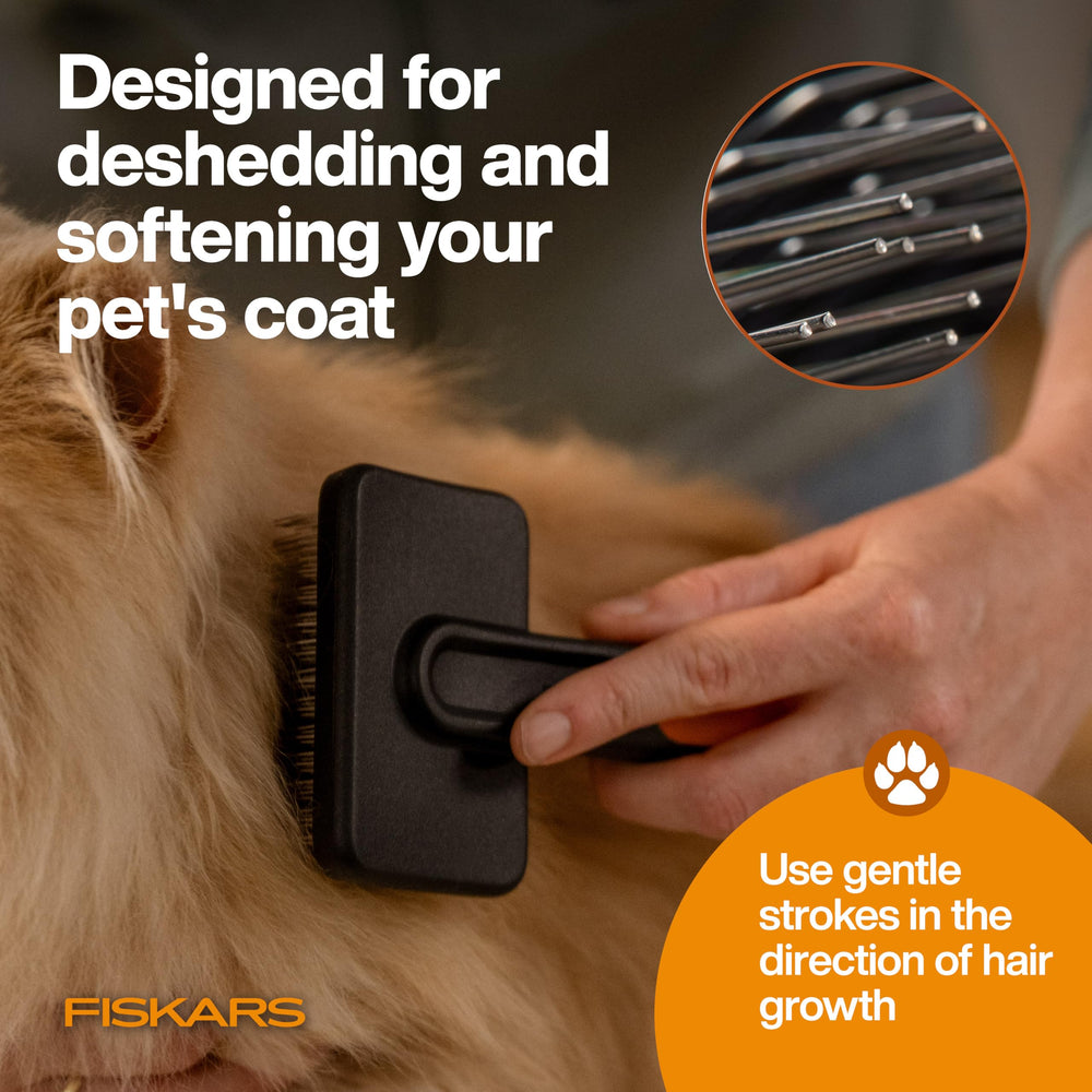 Fiskars tête incurvée épousant les contours du corps pour un brossage efficace