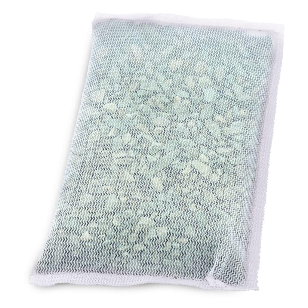 Fluval gros plan sur granulés de clinoptilolite pour filtration efficace